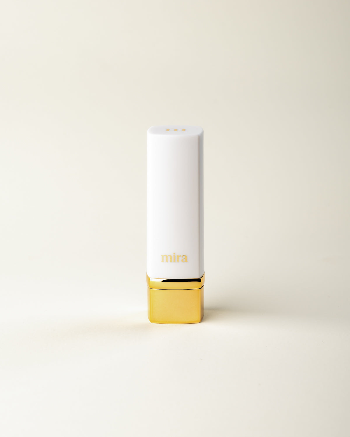 Rossetto Rosso “Rouge Mira” – Colore Intenso, Eleganza e Tenuta Prolungata