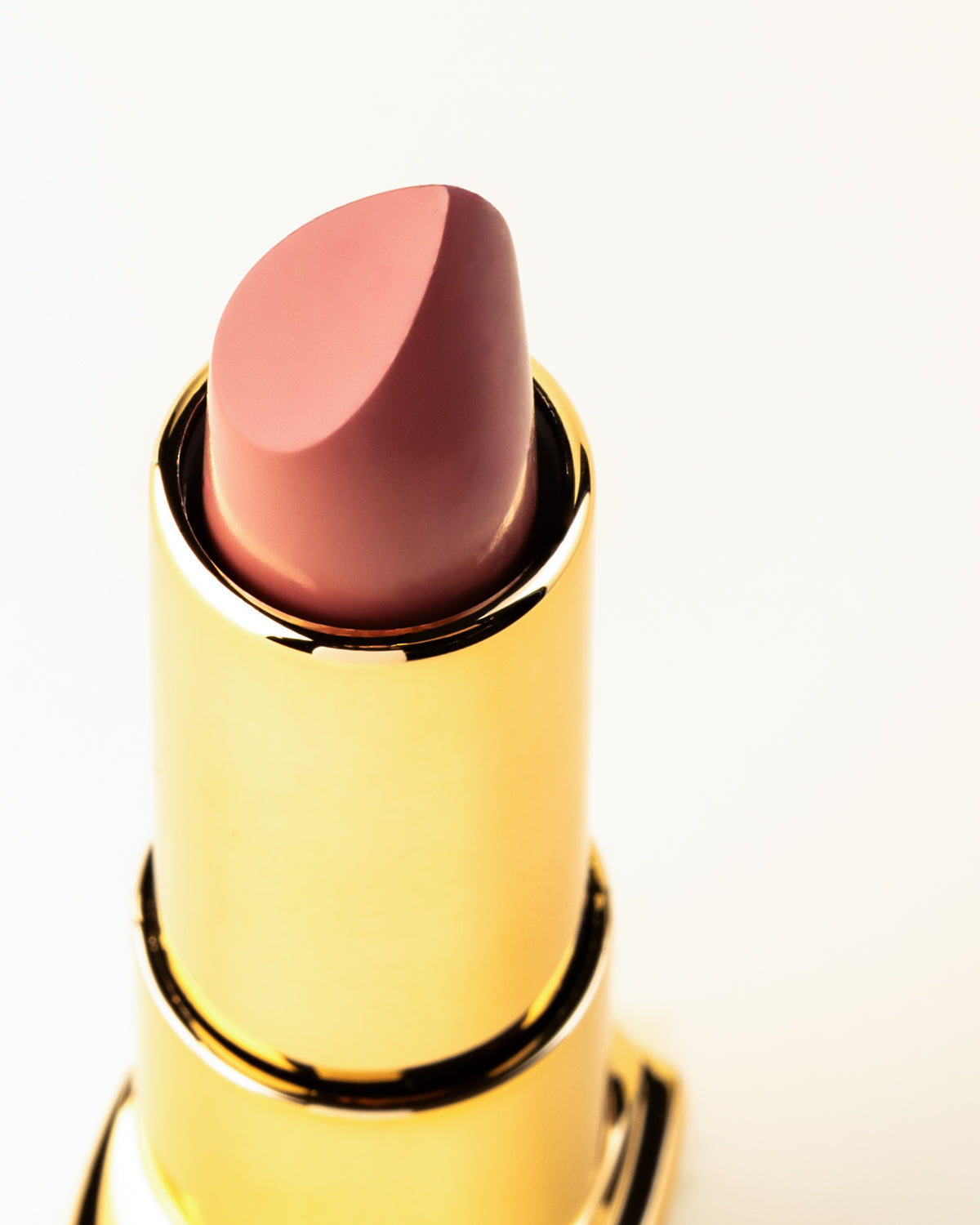 Rossetto Nude “Belle Nue” – Colore Naturale, Comfort Assoluto e Tenuta Prolungata